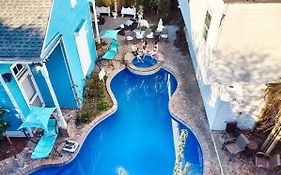 5 Bedroom - Sleeps 8! Steps From Bourbon Street!